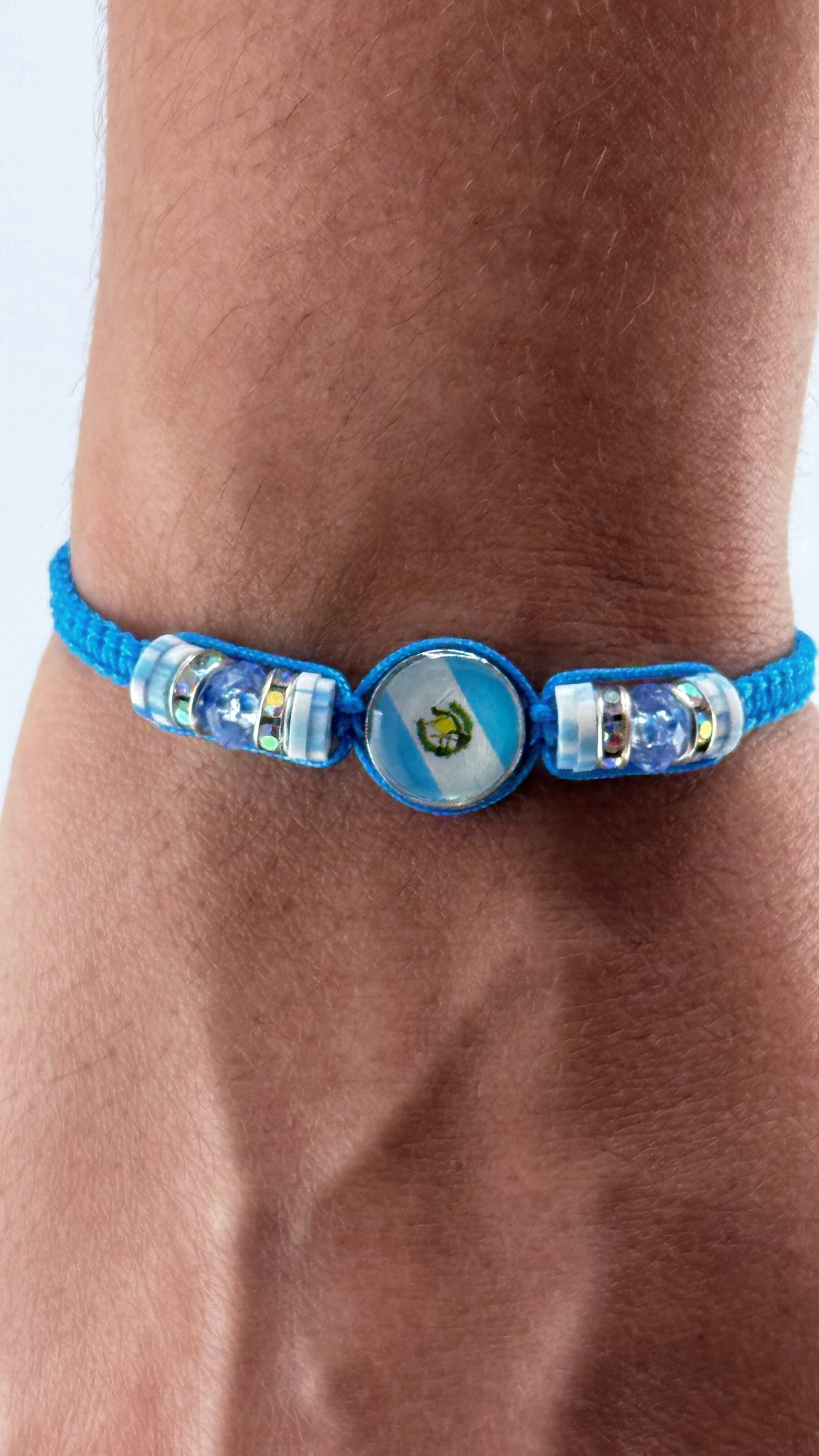Guatemala Flag Bracelet | Adjustable Macramé Thread | Handmade | Guatemalan Beads Cultural Pride | Jewelry for Daily Wear | Brazalete