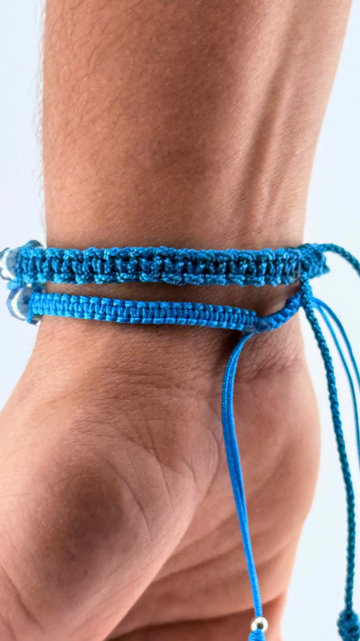 Guatemala Flag Bracelet | Adjustable Macramé Thread | Handmade | Guatemalan Beads Cultural Pride | Jewelry for Daily Wear | Brazalete